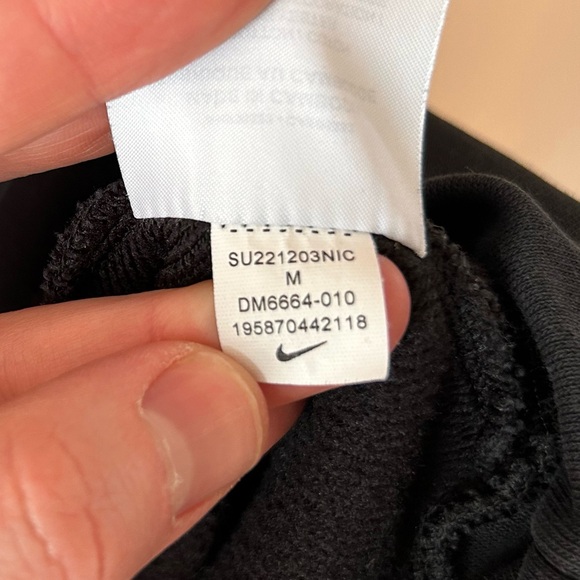 Nike Athletics Dri-Fit Hoodie Sweater Sweatshirt workout swoosh DM6664-010 - Picture 10 of 14